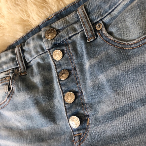 SOLD - American Eagle Curvy Hi-Rise Shortie - Picture 3 of 8